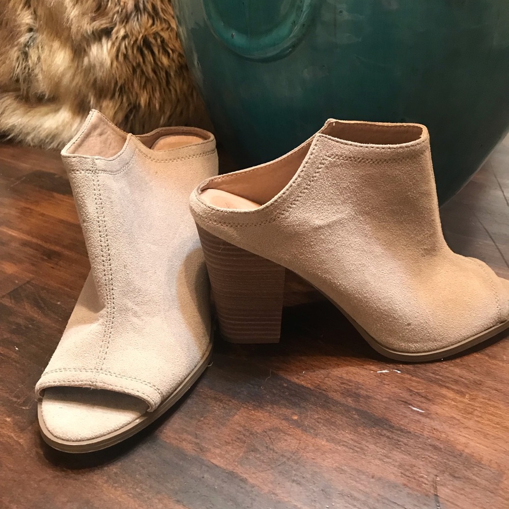 Light tan suede, open toe and open back booties.